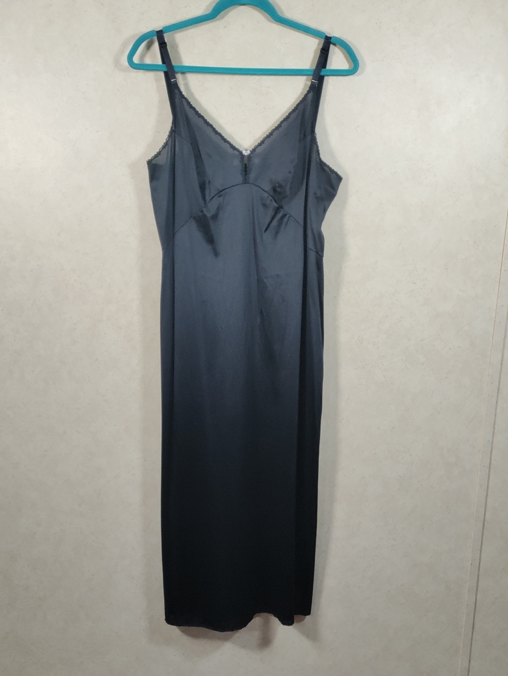 H157 Olga Black Vintage Nylon Full Dress Slip 38 L